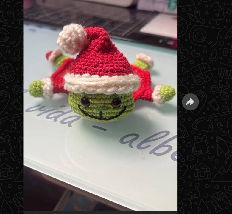 Esfera navideña del Grinch tejida a crochet